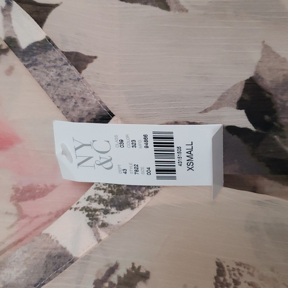 New York & Company Sheer Cropped Floral Blouse XS NWT - Picture 2 of 5